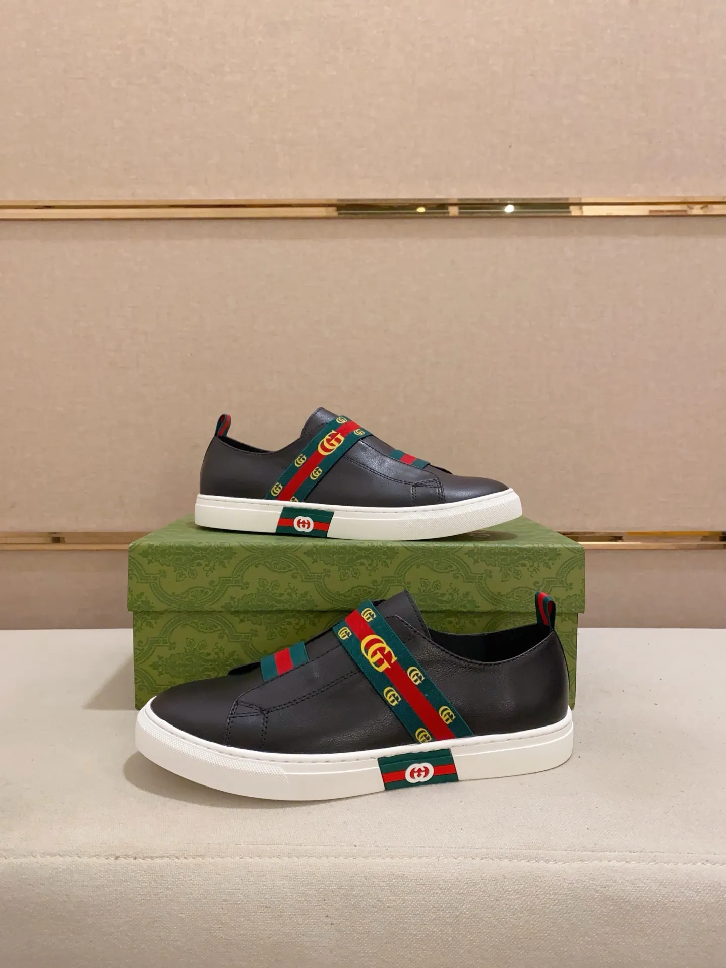 Men's clothing and shoes💰 440💰🇮🇹🇮🇹GUCCI (Gucci) top 🔍🔍 spring and summer models are on sale at the same time, the upper 🇮🇹 imported Italian first-layer cowhide, fully imported sheepskin lining 💪💪, completely 1⃣️compared 1⃣️Reproduction🇮🇹💪💪, ⚠Sole: The original sole is specially provided by the original factory, the exclusive movable molded sole is super comfortable, ⚠Original factory follow-up goods, 🔍🔍high quality, you can enter and leave the counter at will, welcome to compare⚠. Code number:38-44